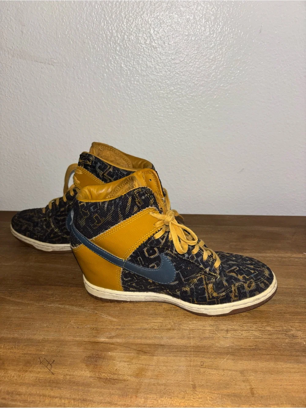 Nike Dunk Sky High Premium Women 8.5 Gold Suede Blue